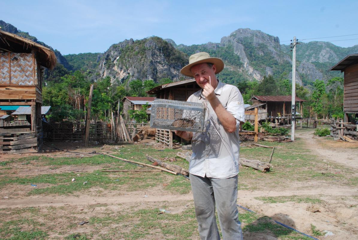 Serge Morand a mené une trentaine d'étude de terrain, dont ici au Laos en collaboration avec l'Institut Pasteur du Laos sur les virus de la faune sauvage (rongeurs, chauves-souris). © Institut Pasteur du Laos